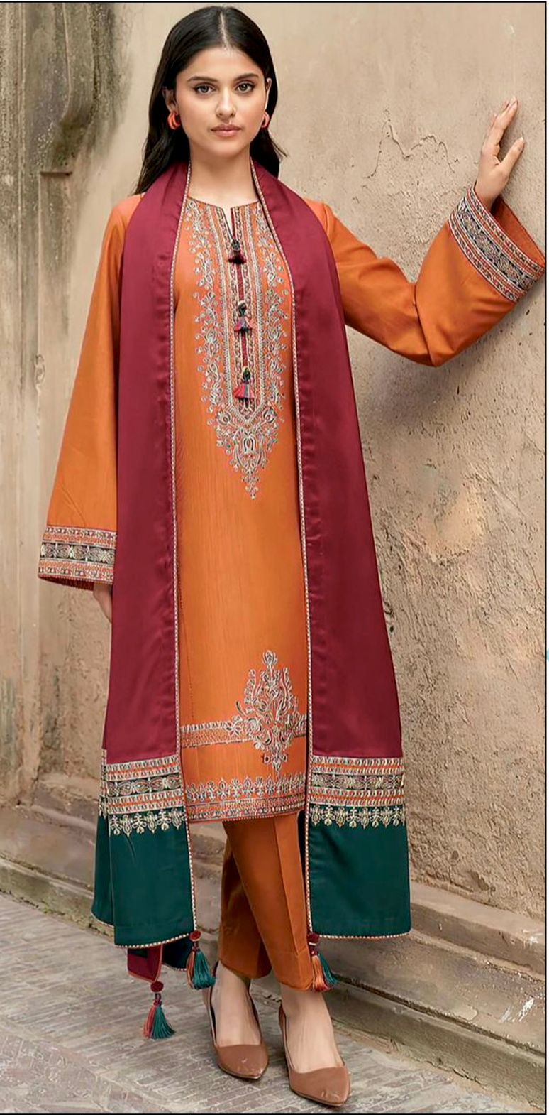 Elegant Dhanak 3 Piece Embroidered