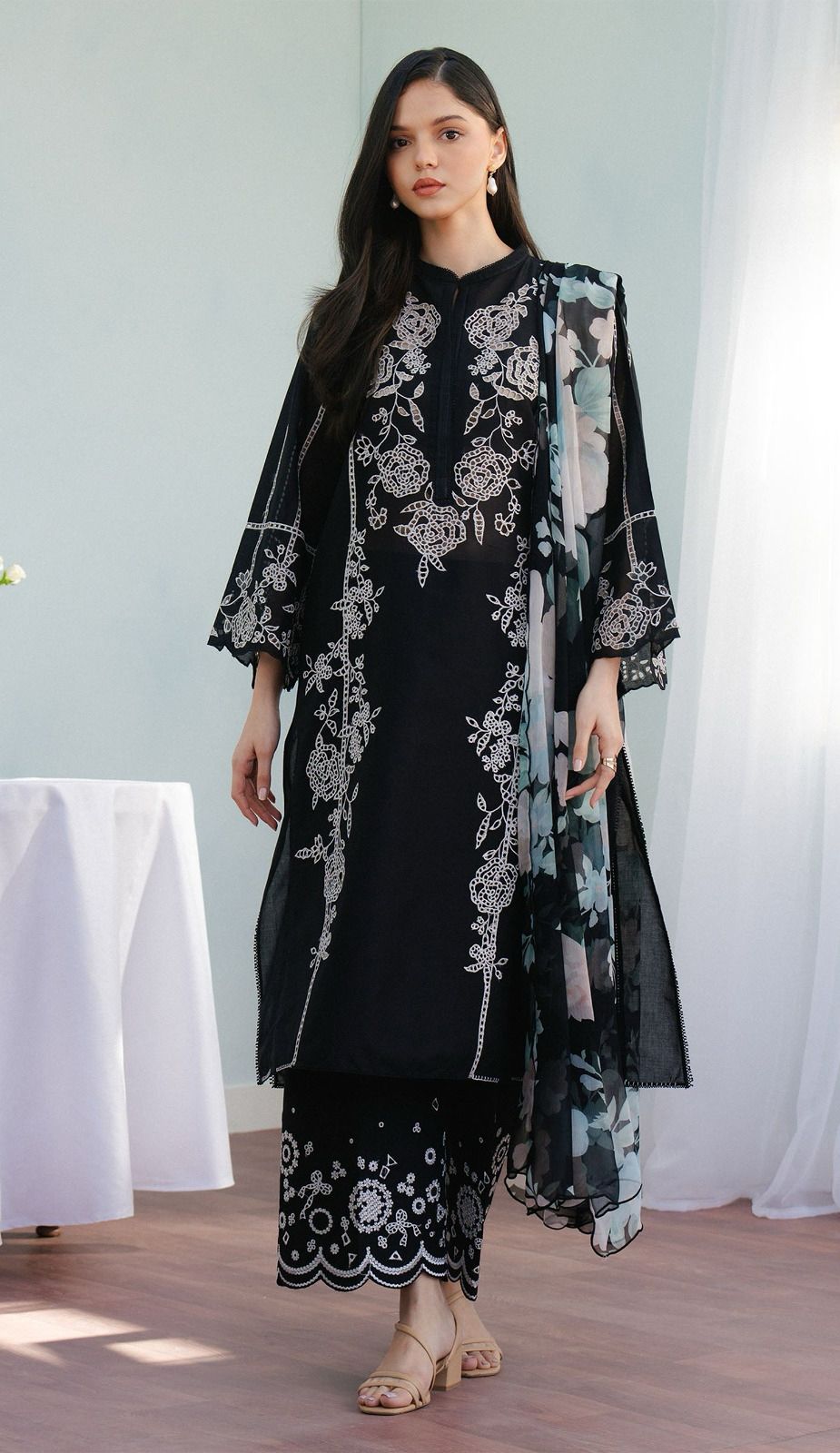 Elegant Dhanak 3 Piece Embroidered